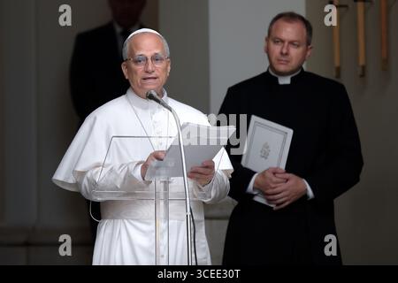 ROM, ITALIEN - 16. AUGUST: Papst Leo XIV. Beim Angelusgebet vor seiner Sommerresidenz in Castel Gandolfo, 16. August 2025 Stockfoto
