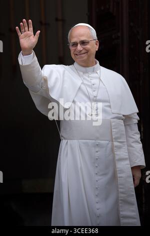 ROM, ITALIEN - 16. AUGUST: Papst Leo XIV. Beim Angelusgebet vor seiner Sommerresidenz in Castel Gandolfo, 16. August 2025 Stockfoto