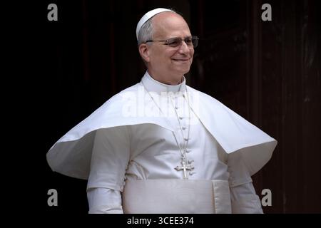 ROM, ITALIEN - 16. AUGUST: Papst Leo XIV. Beim Angelusgebet vor seiner Sommerresidenz in Castel Gandolfo, 16. August 2025 Stockfoto