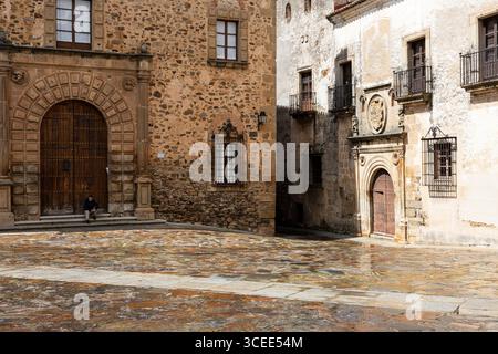Cáceres, Spanien - 13. April 2025: Altstadt von Cáceres Stockfoto