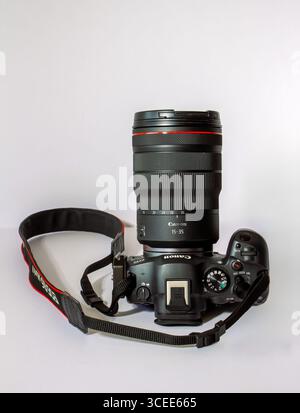 Canon EOS R6 Mark II mit dem RF15-35mm Ff2,8 L IS USM Objektiv Stockfoto