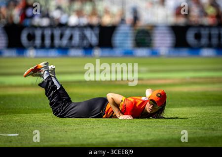 Birmingham, Großbritannien. August 2025. Birmingham, England, 17. August 2025: Ellyse Perry von Birmingham Phoenix Fields während des Hundert Gruppenspiels zwischen Birmingham Phoenix Women und London Spirit Women im Edgbaston Stadium, Birmingham, England (Unnati Naidu/SPP) Credit: SPP Sport Press Photo. /Alamy Live News Stockfoto