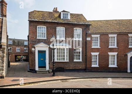 Blenheim House ein altes georgianisches Herrenhaus in den Seitenstraßen der Altstadt von Poole in der Church Street, Poole, Dorset, Großbritannien am 16. August 2025 Stockfoto