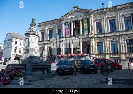 Rathaus und Platz von Saint Hubert, Provinz Luxemburg, Belgien 10. August 2025 Stockfoto