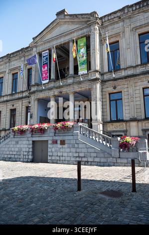 Rathaus und Platz von Saint Hubert, Provinz Luxemburg, Belgien 10. August 2025 Stockfoto