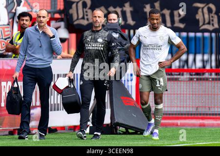 Enschede, Niederlande. August 2025. ENSCHEDE, NIEDERLANDE - 17. AUGUST: Alassane plädiert für PSV während des niederländischen Eredivisie-Spiels zwischen FC Twente und PSV in Grolsch Veste am 17. August 2025 in Enschede. (Foto von Joris Verwijst/Orange Pictures) Credit: Orange Pics BV/Alamy Live News Stockfoto