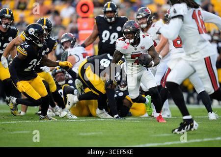 Pittsburgh, Pennsylvania, USA. August 2025. 16. August 2025: Bucky Irving #7 beim Spiel der Pittsburgh Steelers und Tampa Bay Buccaneers im Acrisure Stadium in Pittsburgh, PA. Brook Ward/scheinbare Media Group (Kreditbild: © AMG/AMG via ZUMA Press Wire) NUR REDAKTIONELLE VERWENDUNG! Nicht für kommerzielle ZWECKE! Stockfoto