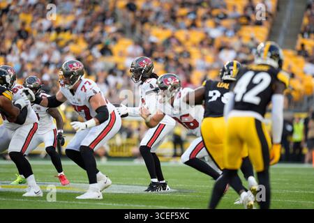 Pittsburgh, Pennsylvania, USA. August 2025. 16. August 2025: Teddy Bridgewater #16 beim Vorsaisonspiel der Pittsburgh Steelers und Tampa Bay Buccaneers im Acrisure Stadium in Pittsburgh, PA. Brook Ward/scheinbare Media Group (Kreditbild: © AMG/AMG via ZUMA Press Wire) NUR REDAKTIONELLE VERWENDUNG! Nicht für kommerzielle ZWECKE! Stockfoto