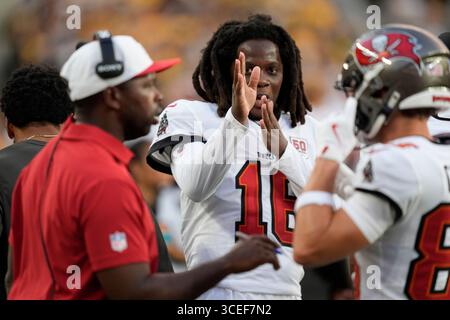 Pittsburgh, Pennsylvania, USA. August 2025. 16. August 2025: Teddy Bridgewater #16 beim Vorsaisonspiel der Pittsburgh Steelers und Tampa Bay Buccaneers im Acrisure Stadium in Pittsburgh, PA. Brook Ward/scheinbare Media Group (Kreditbild: © AMG/AMG via ZUMA Press Wire) NUR REDAKTIONELLE VERWENDUNG! Nicht für kommerzielle ZWECKE! Stockfoto
