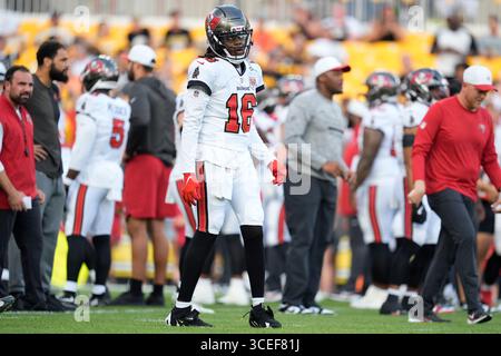 Pittsburgh, Pennsylvania, USA. August 2025. 16. August 2025: Teddy Bridgewater #16 beim Vorsaisonspiel der Pittsburgh Steelers und Tampa Bay Buccaneers im Acrisure Stadium in Pittsburgh, PA. Brook Ward/scheinbare Media Group (Kreditbild: © AMG/AMG via ZUMA Press Wire) NUR REDAKTIONELLE VERWENDUNG! Nicht für kommerzielle ZWECKE! Stockfoto
