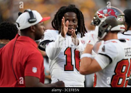 Pittsburgh, Pennsylvania, USA. August 2025. 16. August 2025: Teddy Bridgewater #16 beim Vorsaisonspiel der Pittsburgh Steelers und Tampa Bay Buccaneers im Acrisure Stadium in Pittsburgh, PA. Brook Ward/scheinbare Media Group (Kreditbild: © AMG/AMG via ZUMA Press Wire) NUR REDAKTIONELLE VERWENDUNG! Nicht für kommerzielle ZWECKE! Stockfoto