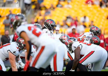 Pittsburgh, Pennsylvania, USA. August 2025. 16. August 2025: Teddy Bridgewater #16 beim Vorsaisonspiel der Pittsburgh Steelers und Tampa Bay Buccaneers im Acrisure Stadium in Pittsburgh, PA. Brook Ward/scheinbare Media Group (Kreditbild: © AMG/AMG via ZUMA Press Wire) NUR REDAKTIONELLE VERWENDUNG! Nicht für kommerzielle ZWECKE! Stockfoto
