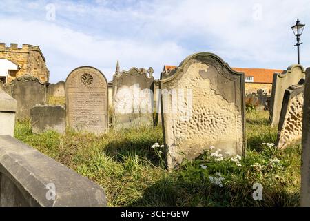 Friedhof der St. Mary's Church Anglican Parish in Whitby in North Yorkshire England Stockfoto
