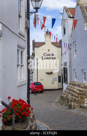 Das Cod & Lobster Real Ale and Pub Food Public House im Hafen an der Küste von Staithes, North Yorkshire, England, Großbritannien Stockfoto