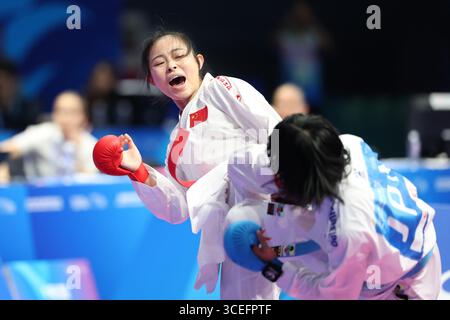Chengdu, China. 9. August 2025. Die Chinesin Gong Li gewinnt die 61 kg Kumit-Goldmedaille der Frauen, nachdem sie ihre japanische Rivale Sarara Shimada bei den Weltspielen in Chengdu, der Hauptstadt der südwestlichen Provinz Sichuan, am 9. August 2025 besiegt hatte. Quelle: Tian Yuhao/China News Service/Alamy Live News Stockfoto
