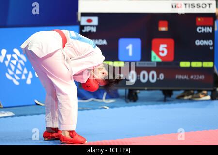 Chengdu, China. 9. August 2025. Die Chinesin Gong Li gewinnt die 61 kg Kumit-Goldmedaille der Frauen, nachdem sie ihre japanische Rivale Sarara Shimada bei den Weltspielen in Chengdu, der Hauptstadt der südwestlichen Provinz Sichuan, am 9. August 2025 besiegt hatte. Quelle: Tian Yuhao/China News Service/Alamy Live News Stockfoto