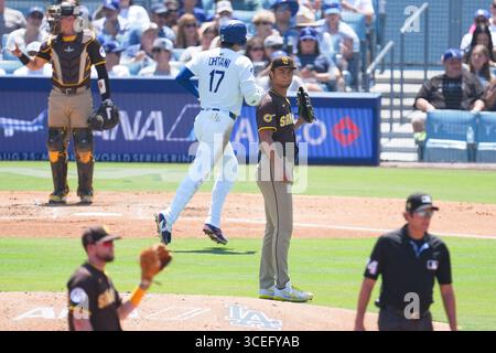 Kalifornien, USA. August 2025. Shohei Ohtani (Dodgers), 17. August 2025: Baseball: Shohei Ohtani (Dodgers) und. Yu Darvish,(Padres) MLB reguläre Saison Spiel zwischen Los Angeles Dodgers und San Diego Padres im Dodger Stadium in Kalifornien, USA. Creative 2/AFLO/Alamy Live News Stockfoto