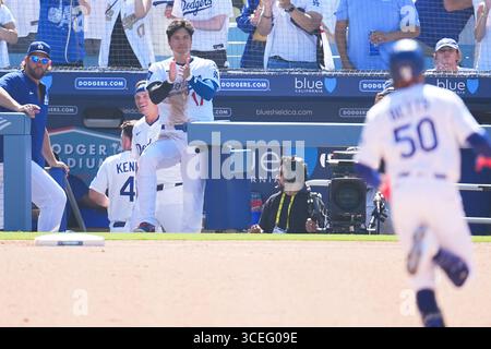 Kalifornien, USA. August 2025. Shohei Ohtani, (Dodgers), 17. August 2025 - Baseball: Mookie Betts' (Dodgers) Home Runs(13), Shohei Ohtani, (Dodgers), MLB reguläre Saison Spiel zwischen Los Angeles Dodgers und San Diego Padres im Dodger Stadium in Kalifornien, USA. Creative 2/AFLO/Alamy Live News Stockfoto