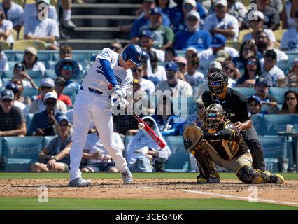 Los Angeles, Kalifornien, USA. August 2025. 17. August 2025: Los Angeles Dodger FREDDIE FREEMAN bei einem Spiel gegen die San Diego Padres. Die Dodgers gewannen das Spiel mit 5:4. (Kreditbild: © Mark Edward Harris/ZUMA Press Wire) NUR REDAKTIONELLE VERWENDUNG! Nicht für kommerzielle ZWECKE! Stockfoto