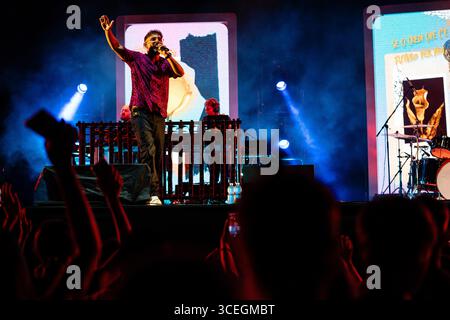 Rocco Hunt tritt am 17. August 2025 im Stadio del Mare in Pescara, Italien, 2025 auf. (Foto: Marco Zac/NurPhoto) Stockfoto