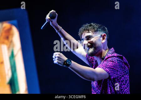 Rocco Hunt tritt am 17. August 2025 im Stadio del Mare in Pescara, Italien, 2025 auf. (Foto: Marco Zac/NurPhoto) Stockfoto