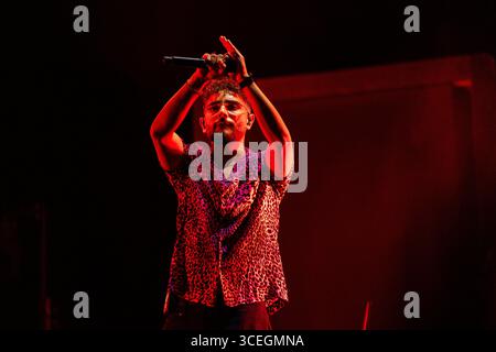 Rocco Hunt tritt am 17. August 2025 im Stadio del Mare in Pescara, Italien, 2025 auf. (Foto: Marco Zac/NurPhoto) Stockfoto