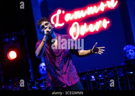 Rocco Hunt tritt am 17. August 2025 im Stadio del Mare in Pescara, Italien, 2025 auf. (Foto: Marco Zac/NurPhoto) Stockfoto