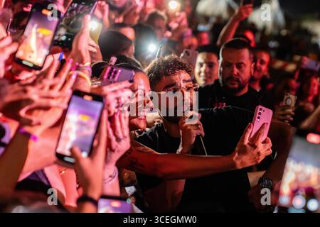 Pescara, Italien. August 2025. Rocco Hunt tritt am 17. August 2025 im Stadio del Mare in Pescara, Italien, 2025 auf. (Foto: Marco Zac/NurPhoto) Credit: NurPhoto SRL/Alamy Live News Stockfoto