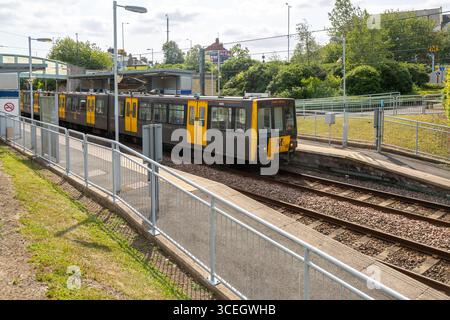 Tyne and Wear U-Bahn nach South Hylton an der University Station, Sunderland, Tyne and Wear, England, Großbritannien Stockfoto