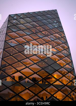Der neue Prada Flagship Store in Omotesando, entworfen von Herzog & de Meuron. Tokio, Japan Stockfoto