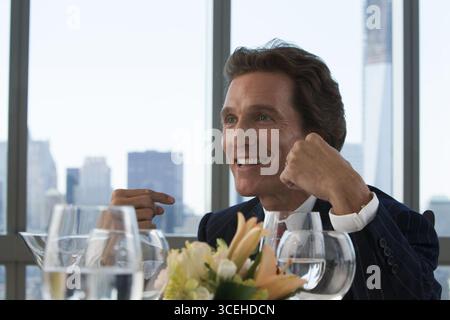 The Wolf of Wall Street ist eine US-amerikanische, biografische, schwarze Comedy-Krimi-Komödie aus dem Jahr 2013, die von Martin Scorsese produziert und Regie führt und von Terence Winter geschrieben wurde und auf Jordan Belforts Memoiren aus dem Jahr 2007 basiert. Der Film spielt Leonardo DiCaprio als Belfort, Jonah Hill als Geschäftspartner und Freund Donnie Azoff, Margot Robbie als seine zweite Frau Naomi Lapaglia, Matthew McConaughey als seinen Mentor und ehemaligen Boss Mark Hanna und Kyle Chandler als FBI-Spezialagent Patrick Denham, der Gregory Coleman porstellt. Es ist DiCaprios fünfte Zusammenarbeit mit Scorsese. Stockfoto