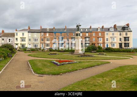 Victorian Houses Cliff Terrace, Redheugh Gardens war Memorial, Hartlepool Headland, County Durham, England, Großbritannien Stockfoto