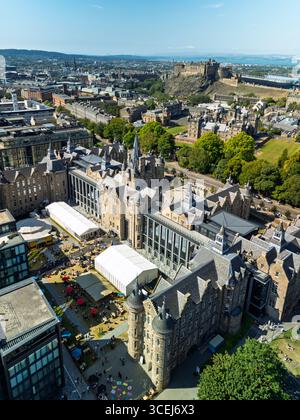 Luftaufnahme des Edinburgh Futures Institute mit dem Edinburgh International Book Festival 2025, Edinburgh, Schottland, Großbritannien Stockfoto