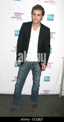 Paul Wesley beim Tribeca Film Festival Premiere von „Killer Movie“ in New York City - 24. April 2008 Stockfoto
