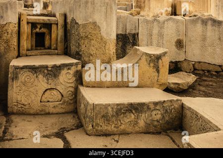 Altarstein, megalithischer Tempel von Hal Tarxien, 3250-2500 v. Chr., UNESCO-Weltkulturerbe, Tarxien, Malta Stockfoto