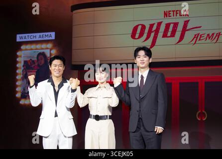 Jin Sun-Kyu, Bang Hyo-Rin und Cho Hyun-Chul, 18. August 2025: (L-R) die Mitglieder Jin Sun-Kyu, Bang Hyo-Rin und Cho Hyun-Chul nehmen an einer Pressekonferenz für Netflix's neue Serie Aema in Seoul, Südkorea, Teil. Inspiriert vom Hit „Madame Aema“ aus dem Jahr 1982 dreht sich die sechsteilige Netflix-Originalserie um die Welt der koreanischen Filmindustrie der 1980er Jahre. Quelle: Lee Jae-won/AFLO/Alamy Live News Stockfoto