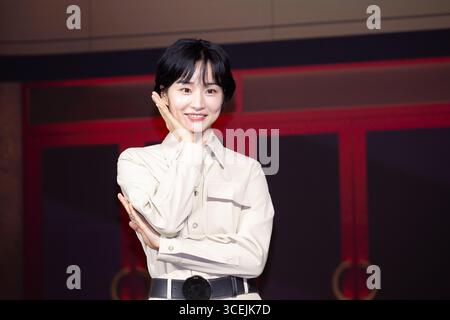 Bang Hyo-Rin, 18. August 2025: Schauspielerin Bang Hyo-Rin nimmt an einer Pressekonferenz für Netflix's neue Serie Aema in Seoul Teil. Inspiriert vom Hit „Madame Aema“ aus dem Jahr 1982 dreht sich die sechsteilige Netflix-Originalserie um die Welt der koreanischen Filmindustrie der 1980er Jahre. Quelle: Lee Jae-won/AFLO/Alamy Live News Stockfoto