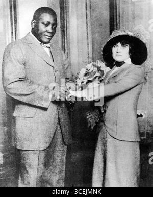 Champion Boxer Jack Johnson (1878 -1946), erster schwarzer Weltmeister im Schwergewicht (1908–1915). Mit Ehefrau Etta Duryea (die 1912 Selbstmord beging) Stockfoto