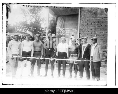 Jack Johnson und Trainer im Camp – Marty Cutle, W. Burns, C. Respress, Jack Skully, J. Debray, Perkins, 1910 Stockfoto