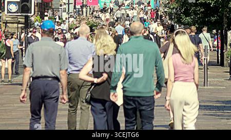 Glasgow, Schottland, Großbritannien. August 2025. Wetter in Großbritannien: Die Temperaturen steigen im Zentrum der Stadt in die Höhe. Credit Gerard Ferry/Alamy Live News Stockfoto