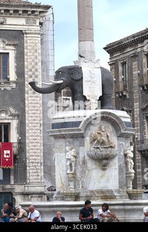Elefantenbrunnen auf der Piazza del Duomo, Catania, Sizilien, Italien Stockfoto