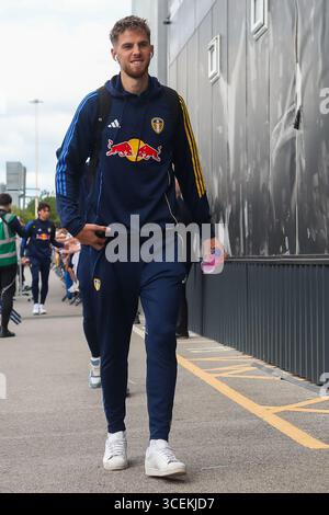 Leeds, Großbritannien. August 2025. Leeds United Anton Stach kommt während des Freundschaftsspiels Leeds United FC gegen Villarreal CF vor der Saison am 2. August 2025 in Elland Road, Leeds, England, Großbritannien an.Credit: Lee Keuneke/Every Second Media Credit: Every Second Media/Alamy Live News Stockfoto