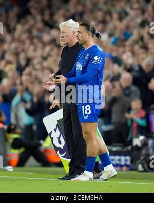 Evertons Jack Grealish wird während des Premier League-Spiels in Elland Road in Leeds ersetzt. Bilddatum: Montag, 18. August 2025. Stockfoto