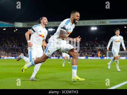 Lukas Nmecha von Leeds United feiert das erste Tor ihrer Mannschaft aus einem Elfmeter während des Premier League-Spiels in Elland Road, Leeds. Bilddatum: Montag, 18. August 2025. Stockfoto