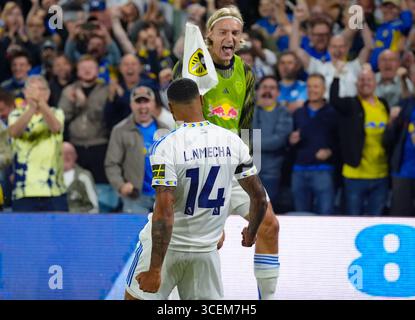 Lukas Nmecha von Leeds United feiert das erste Tor ihrer Mannschaft aus einem Elfmeter während des Premier League-Spiels in Elland Road, Leeds. Bilddatum: Montag, 18. August 2025. Stockfoto