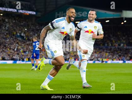 Lukas Nmecha von Leeds United feiert das erste Tor ihrer Mannschaft aus einem Elfmeter während des Premier League-Spiels in Elland Road, Leeds. Bilddatum: Montag, 18. August 2025. Stockfoto