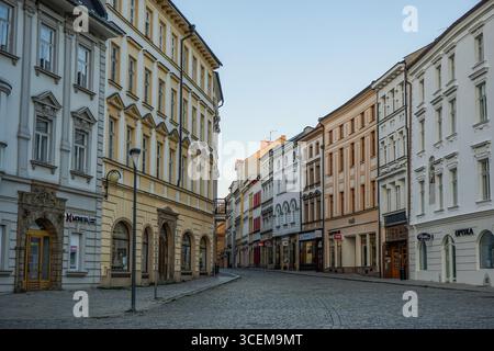 Leere Ostružnická-Straße in der Altstadt von Olomouc, Tschechien Stockfoto