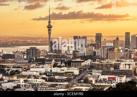 Blick auf die Stadt von Mount Eden, Auckland, Neuseeland am Montag, 18. August 2025. Foto: David Rowland / One-Image.com Stockfoto