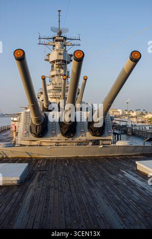 Die große Hauptgeschütze auf der USS Missouri BB-63 ein Iowa-Klasse Schlachtschiff, Ford Island, Pearl Harbor, Oahu, Hawaii, USA Stockfoto