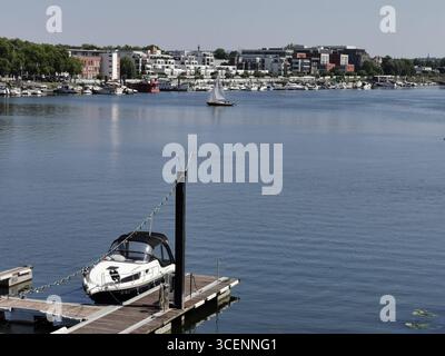 Der Schiersteiner Hafen im Ortsteil Schierstein in Wiesbaden, Hessen, Deutschland Stockfoto
